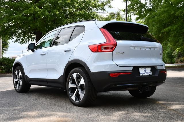 2025 Volvo XC40 B5 Plus Dark Theme