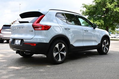 2025 Volvo XC40 B5 Plus Dark Theme
