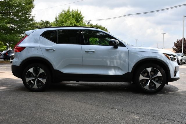 2025 Volvo XC40 B5 Plus Dark Theme