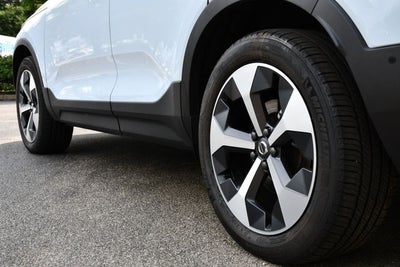 2025 Volvo XC40 B5 Plus Dark Theme