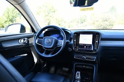 2025 Volvo XC40 B5 Plus Dark Theme