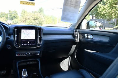 2025 Volvo XC40 B5 Plus Dark Theme