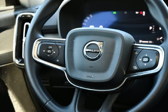 2025 Volvo XC40 B5 Plus Dark Theme