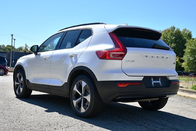 2025 Volvo XC40 B5 Plus Dark Theme