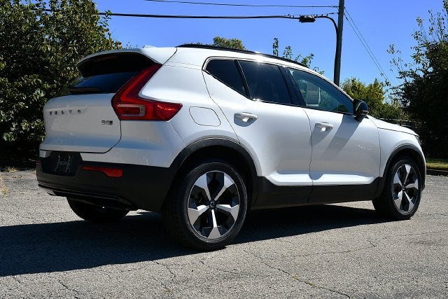 2025 Volvo XC40 B5 Plus Dark Theme
