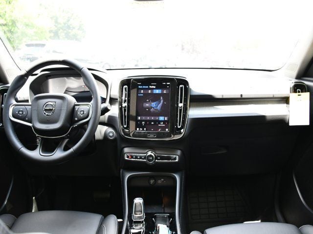 2025 Volvo XC40 B5 Plus Dark Theme