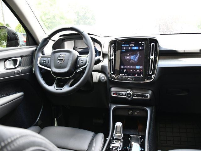 2025 Volvo XC40 B5 Plus Dark Theme