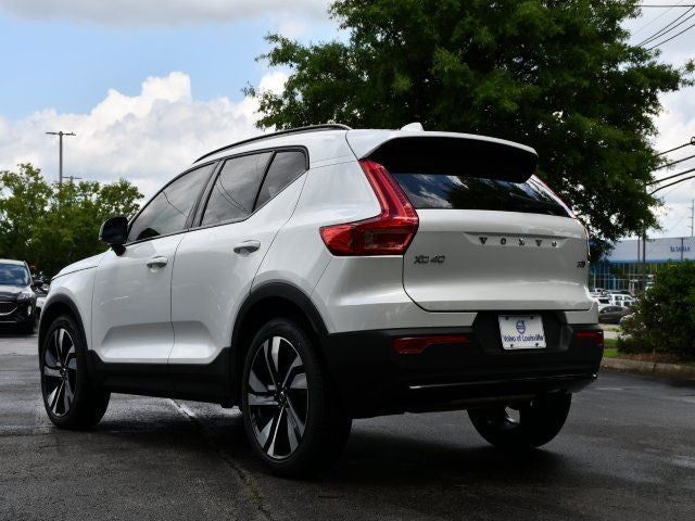 2025 Volvo XC40 B5 Plus Dark Theme