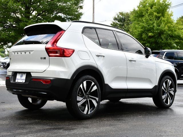 2025 Volvo XC40 B5 Plus Dark Theme