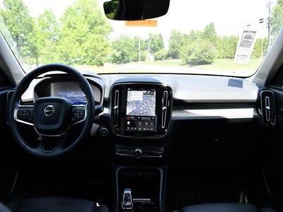 2025 Volvo XC40 B5 Plus Dark Theme