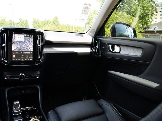 2025 Volvo XC40 B5 Plus Dark Theme