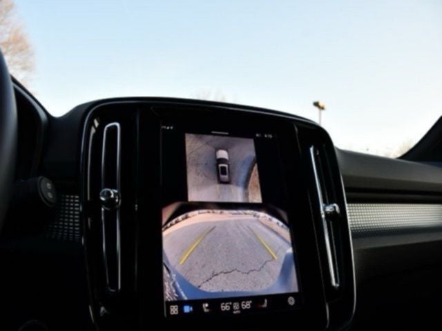 2025 Volvo XC40 B5 Plus Dark Theme