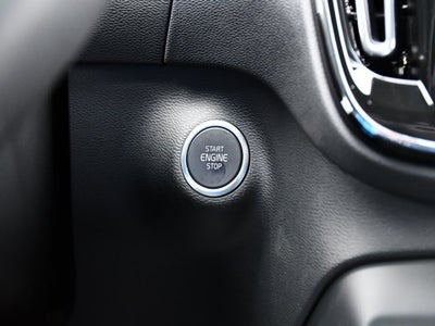 2025 Volvo XC40 B5 Plus Dark Theme