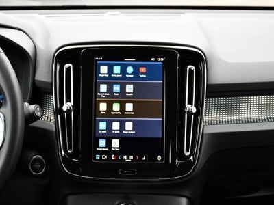 2025 Volvo XC40 B5 Plus Dark Theme