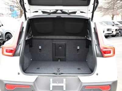 2025 Volvo XC40 B5 Plus Dark Theme