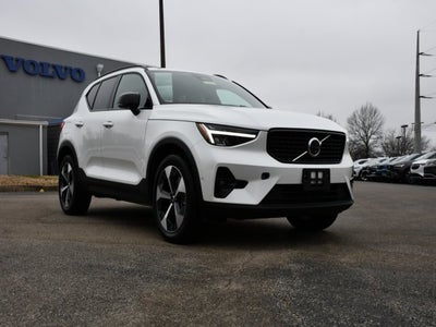 2025 Volvo XC40 B5 Plus Dark Theme