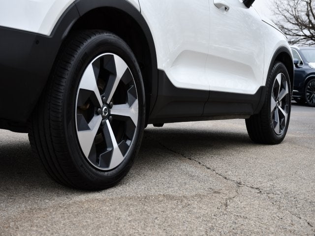 2025 Volvo XC40 B5 Plus Dark Theme