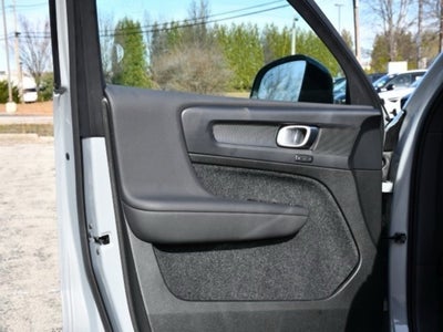 2025 Volvo XC40 B5 Plus Dark Theme