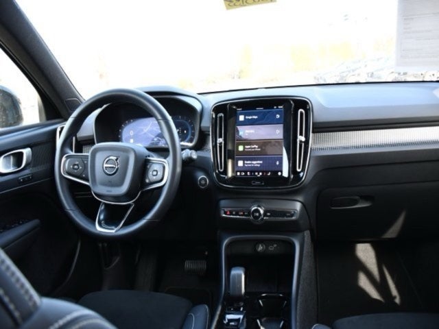 2025 Volvo XC40 B5 Plus Dark Theme