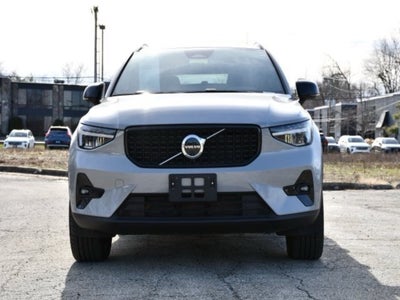 2025 Volvo XC40 B5 Plus Dark Theme