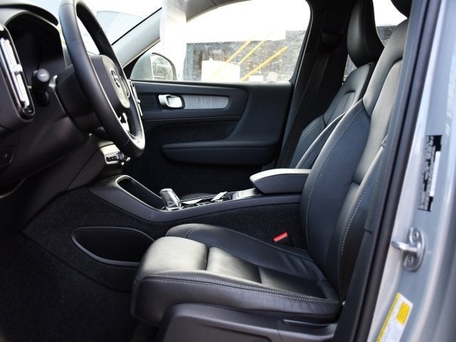2025 Volvo XC40 B5 Plus Bright Theme