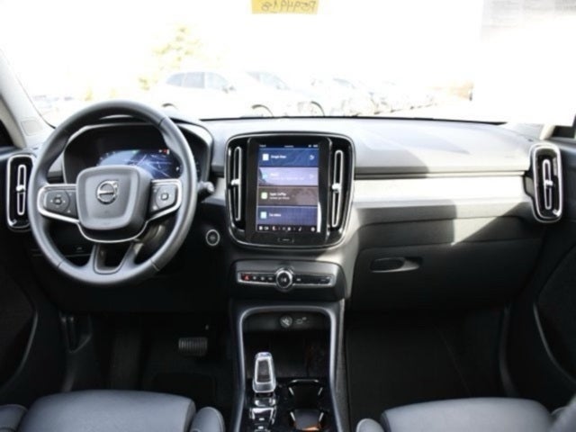 2025 Volvo XC40 B5 Plus Bright Theme