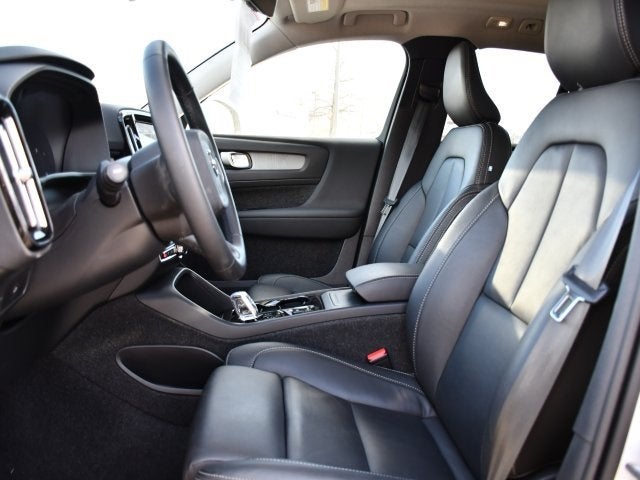 2025 Volvo XC40 B5 Plus Bright Theme