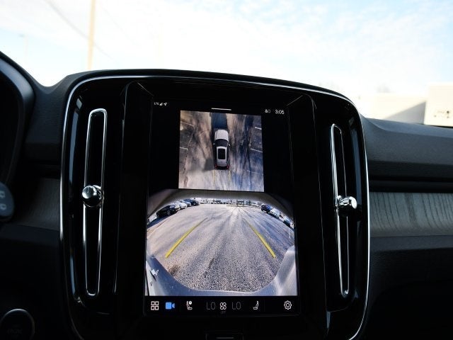 2025 Volvo XC40 B5 Plus Bright Theme