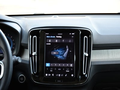 2025 Volvo XC40 B5 Plus Bright Theme