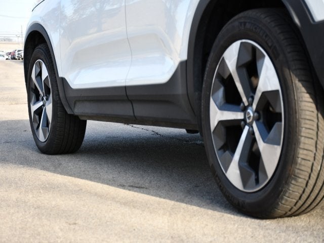 2025 Volvo XC40 B5 Plus Bright Theme