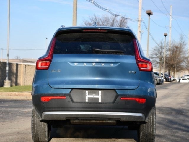 2025 Volvo XC40 B5 Plus Bright Theme