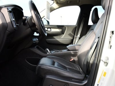 2025 Volvo XC40 B5 Plus Bright Theme