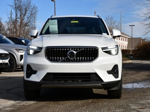 2025 Volvo XC40 B5 Plus Bright Theme