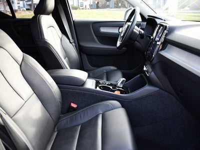 2025 Volvo XC40 B5 Plus Bright Theme