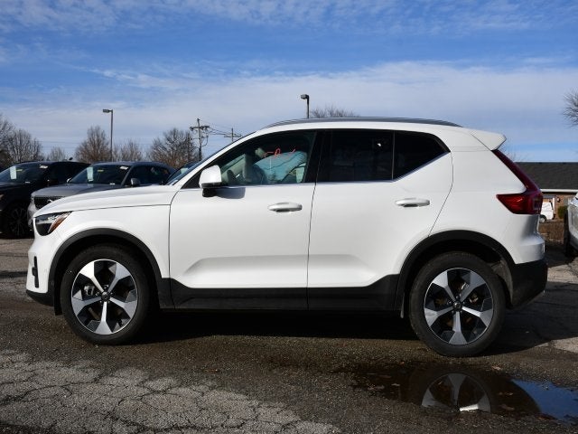 2025 Volvo XC40 B5 Plus Bright Theme