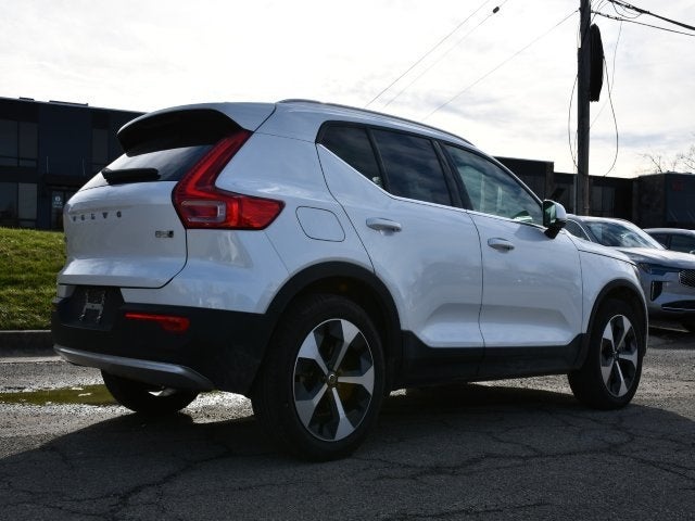 2025 Volvo XC40 B5 Plus Bright Theme