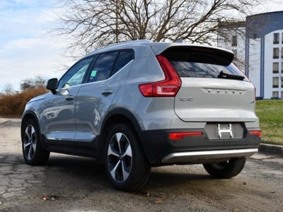 2025 Volvo XC40 B5 Plus Bright Theme