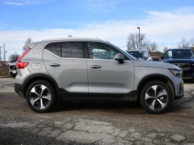 2025 Volvo XC40 B5 Plus Bright Theme