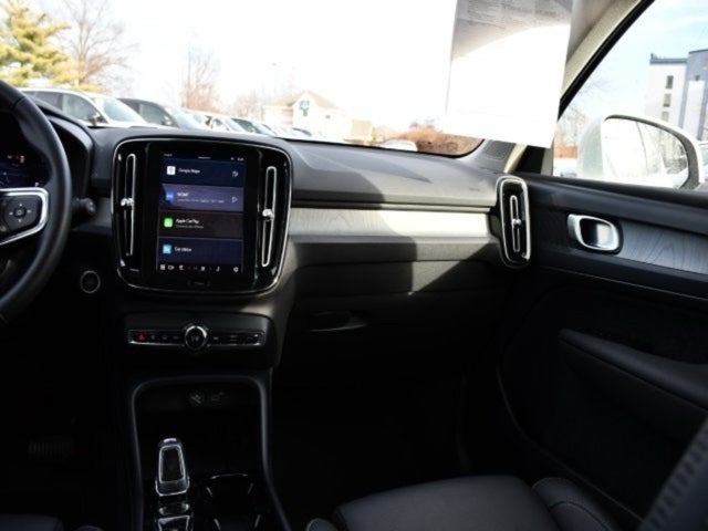 2025 Volvo XC40 B5 Plus Bright Theme