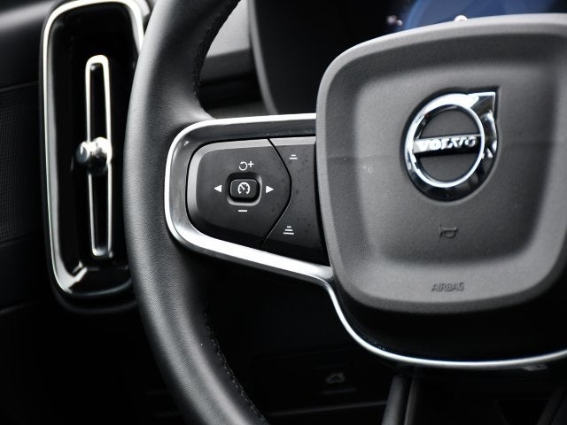 2025 Volvo XC40 B5 Plus Bright Theme