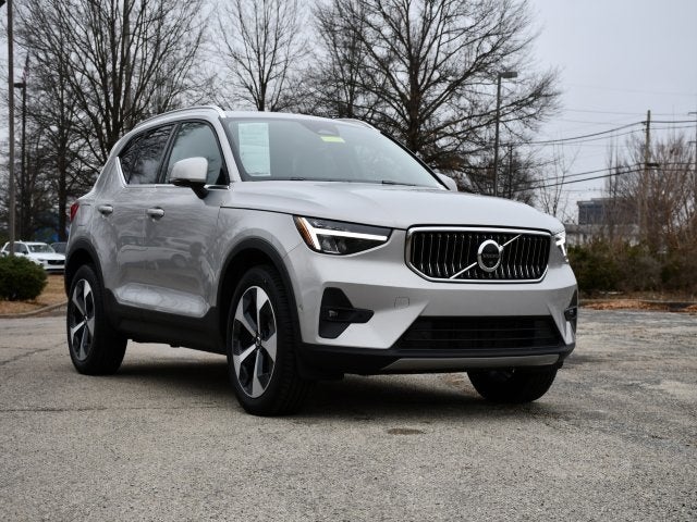 2025 Volvo XC40 B5 Plus Bright Theme
