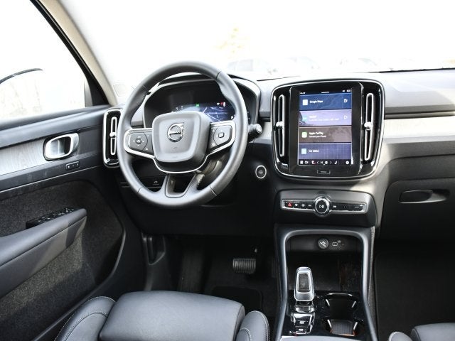 2025 Volvo XC40 B5 Plus Bright Theme
