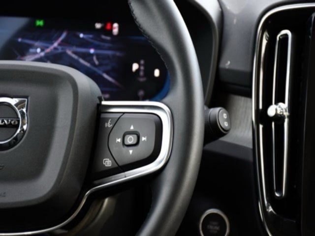 2025 Volvo XC40 B5 Plus Bright Theme