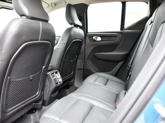 2025 Volvo XC40 B5 Core