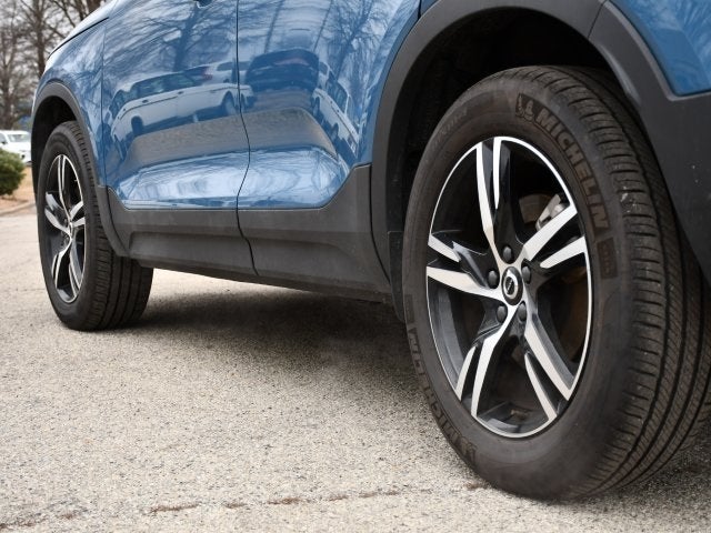 2025 Volvo XC40 B5 Core