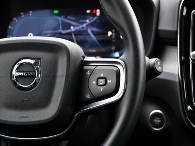 2025 Volvo XC40 B5 Core