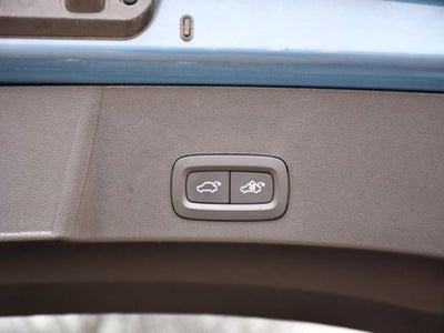 2025 Volvo XC40 B5 Core