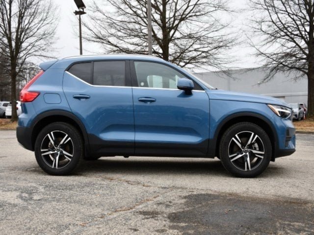 2025 Volvo XC40 B5 Core