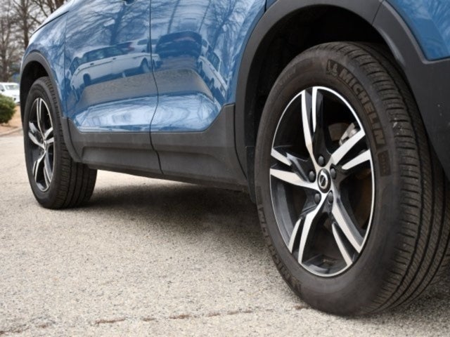 2025 Volvo XC40 B5 Core