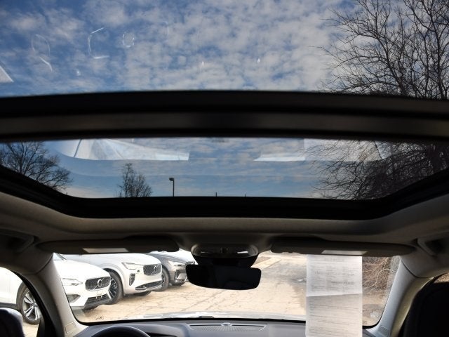 2025 Volvo XC40 B5 Core